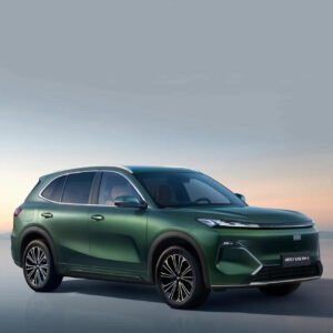 Sistema híbrido Geely com inteligência artificial promete até 45 km/l e desafia a Toyota. Conheça o novo motor híbrido com inteligência artificial