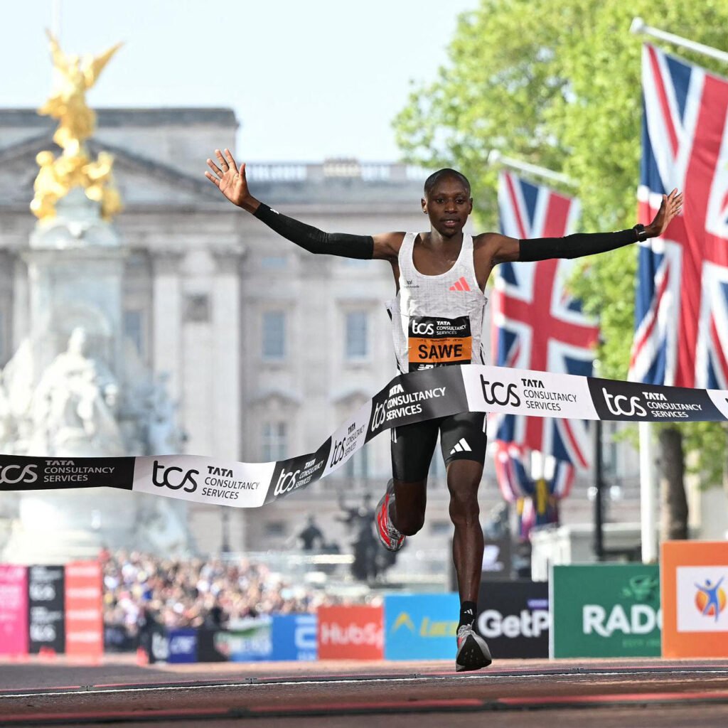 Queniano Sabastian Sawe faz história na Maratona de Londres ao completar a primeira maratona abaixo de 2 horas em prova oficial e quebrar recorde mundial.