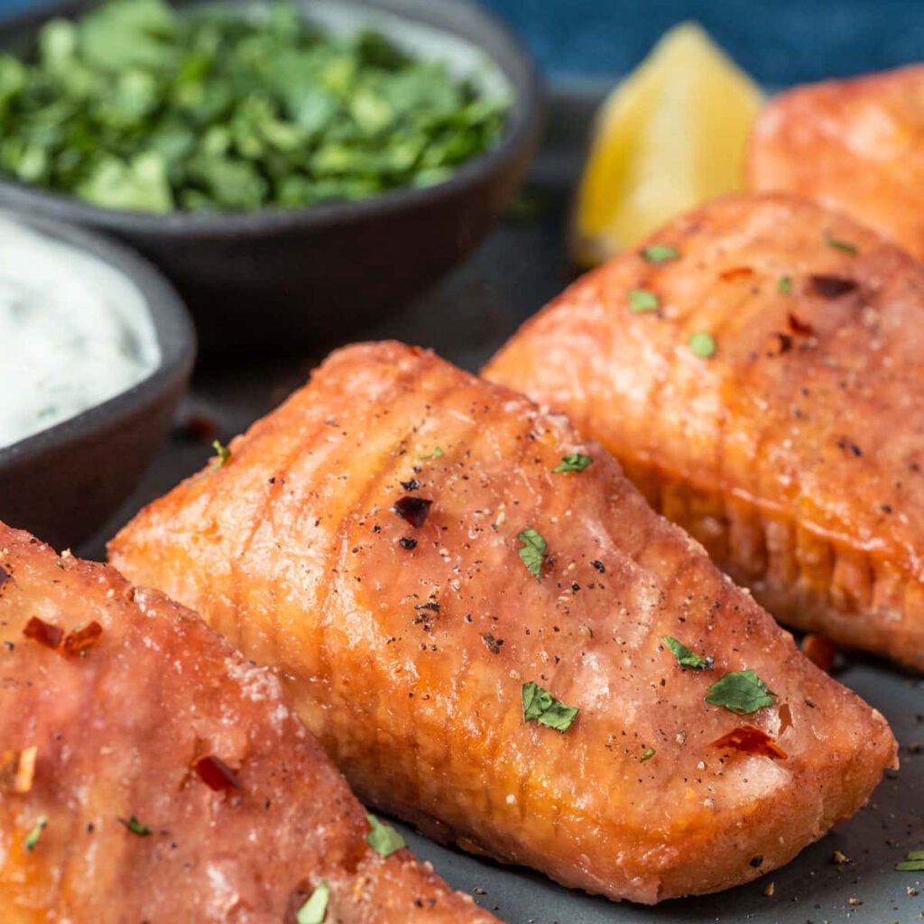 Embrapa desenvolve alimentos veganos com impressão 3D que reproduzem salmão, caviar e lula. Pesquisa busca unir sabor, nutrição e sustentabilidade.
